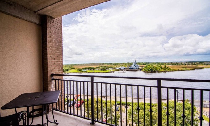 Downtown Wilmington Apartment | Water Street Retreat 09