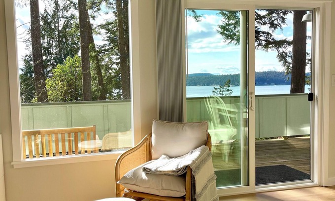 La Conner Cottage | Water view 2-bedroom cottage in La Conner