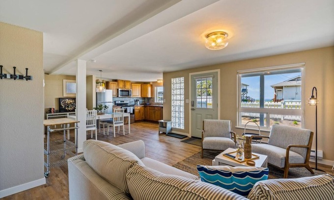Birch Bay Condo | Water view, beach access, BBQ PC-C