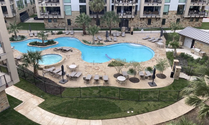 Horseshoe Bay Condo | Water-view condo with balcony, smart TVs, Washer/Dryer and Pool