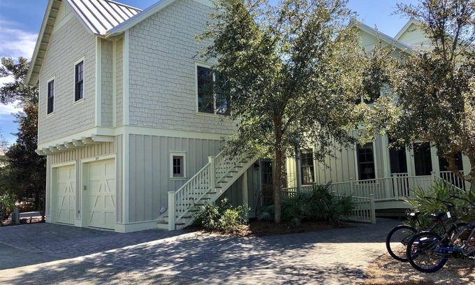 Watercolor House | Watercolor Carriage House- King Bd -2 Bikes-300 Yards to Frog Pool/Seasonally Heated