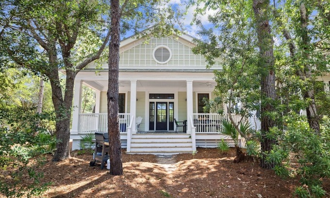 Cottage District House | WaterColor! Steps to Seaside, WC Tennis! LSV & 2 Bikes Included! Secluded but