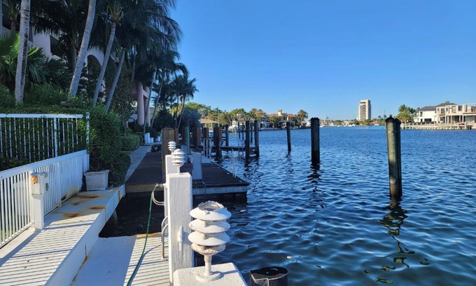 Central Beach Apartment | Waterfront- 4 BR 3 Bath, intercostal,pool,5 min walk to beach-8