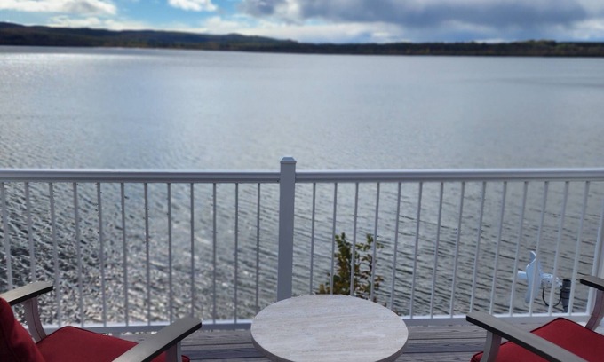 Arcadia House | Waterfront, AC, Newly Remodeled, Kayaks, 4 SUP, Rowboats