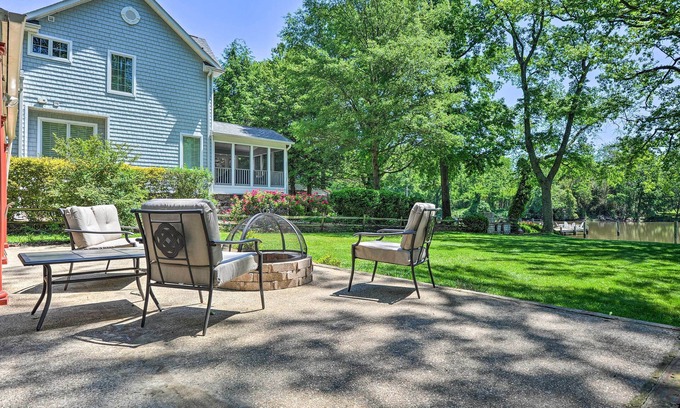Annapolis House | Waterfront Annapolis Home: Fire Pit & Fishing Pier