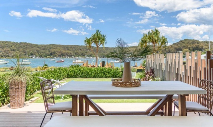 Booker Bay Apartment | Waterfront apartment, stroll to Ettalong