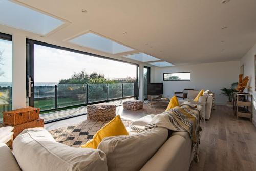 New Romney House | Waterfront by Bloom Stays