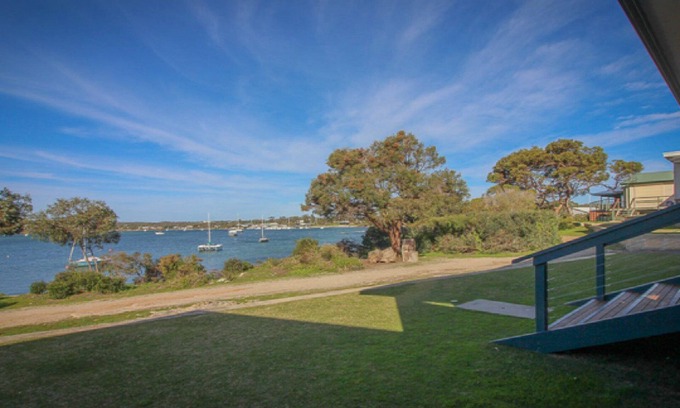 Lake Wangary House | Waterfront by name, waterfront by location - this is an Outstanding Coffin Bay Holiday Home