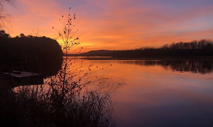 Poynette Cabin | Waterfront cabin with hot tub