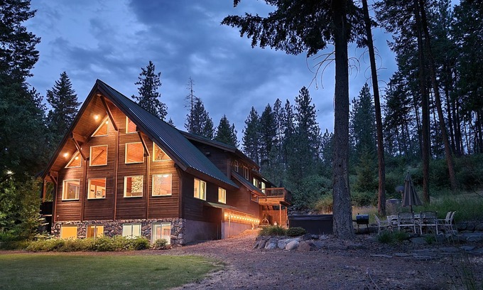 Nine Mile Falls Ski Chalet | Waterfront Chalet sleeps 8, Hot Tub, fire pit, Rope Swing, private dock & more!