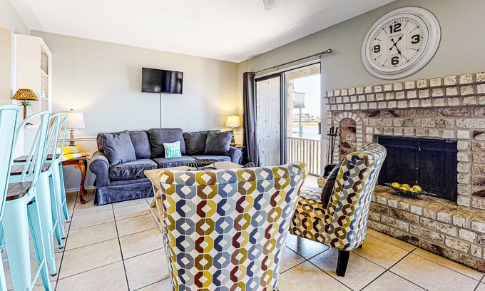 Corpus Christi Condo | Waterfront Condo w/ Shared Boat Slip & Dock - Only Minutes from the Beach