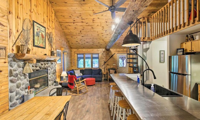 Manitowish Waters House | Waterfront Cottage with Dock on Papoose Lake!