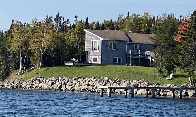 Baddeck House | Waterfront Custom Home on Brasdor Lake