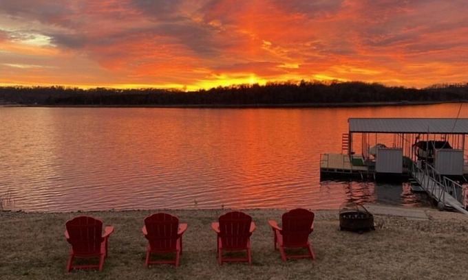 Rogers House | Waterfront, Easy Slope Lake Access, Dog Friendly, HOT TUB, lots of activities