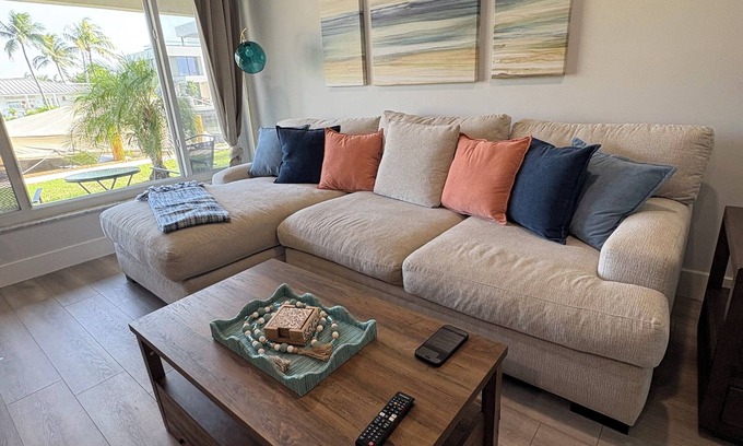 Coral Ridge Apartment | waterfront Fort Lauderdale condo with heated pool