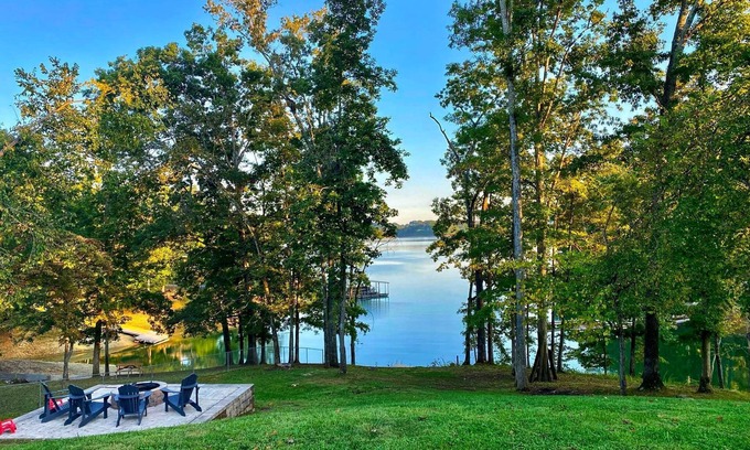 Rutledge Cabin | Waterfront Getaway | Firepit, Dock & Fishing