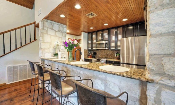 Seguin House | Waterfront | Grill | Fire Pit | Sleeps 16+