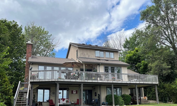 Georgian Bluffs House | Waterfront Home with Hot Tub near Cobble Beach Resort