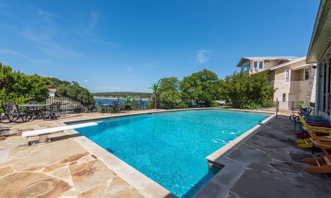Briarcliff House | Waterfront Homes on Lake Travis