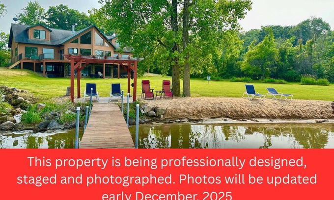 Briggsville House | Waterfront - Hot Tub - 10min to DT - Game Room