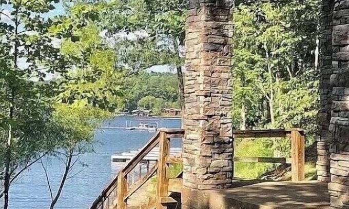 Dadeville House | Waterfront house, Minutes to Auburn, Boat slip.