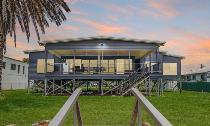 Meldale House | Waterfront house Pumicestone passage