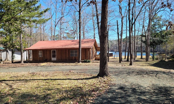 Hemphill Cabin | *WATERFRONT in Six Mile (Hemphill) on Toledo Bend
