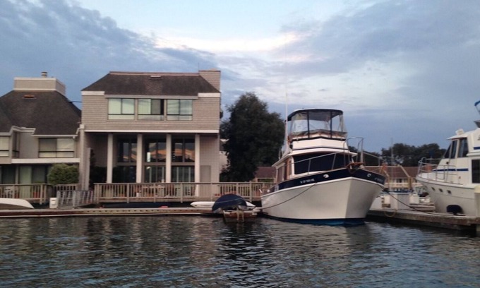 Huntington Harbour House | Waterfront in Huntington Harbor! Water enthusiasts dream vacation home.