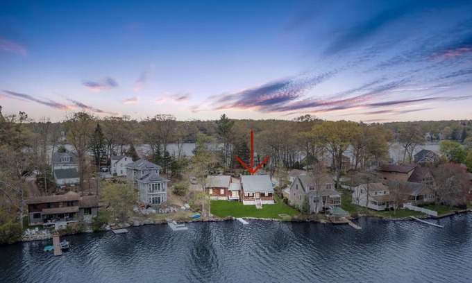 Lake Pocotopaug House | Waterfront Lake House