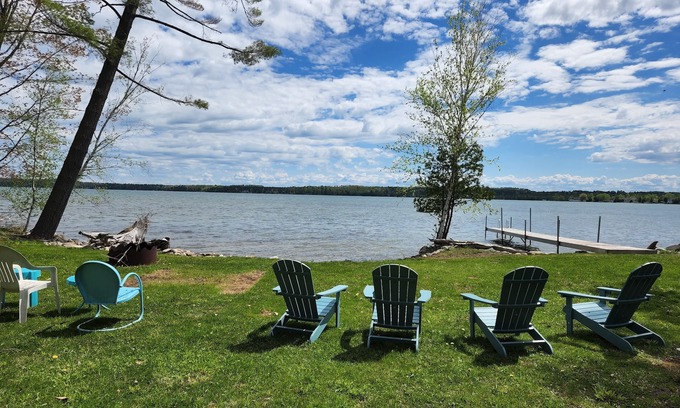 Williamsburg House | Waterfront log home on Elk Lake with dock and mooring, window A/C. Dog ok.