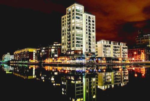 Grand Canal Dock Apartment | Waterfront Luxury