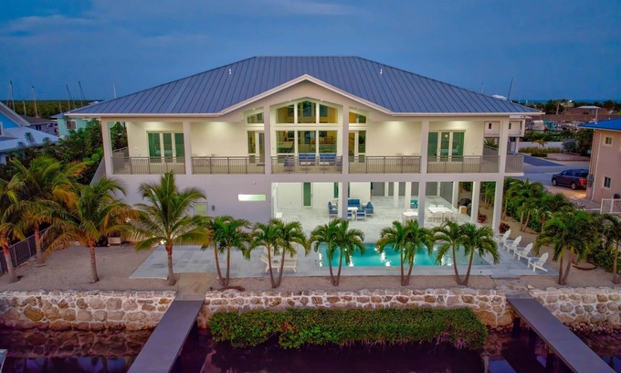Marathon House | Waterfront Luxury: Pool, Deep-Water Dock & More!