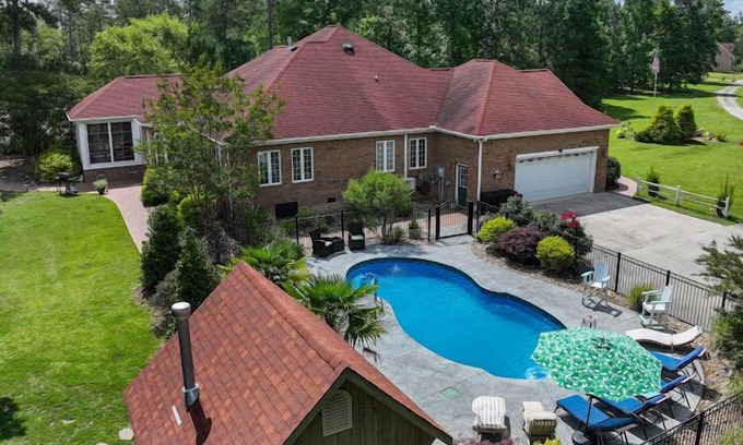 Pinecrest House | Waterfront Mansion, Saltwater Pool,Dock, Game room, Tiki Bar, Kayaks + More