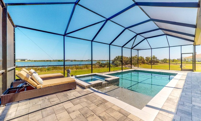 Southside Rural Community House | Waterfront Modern Home - Pool & Hot Tub