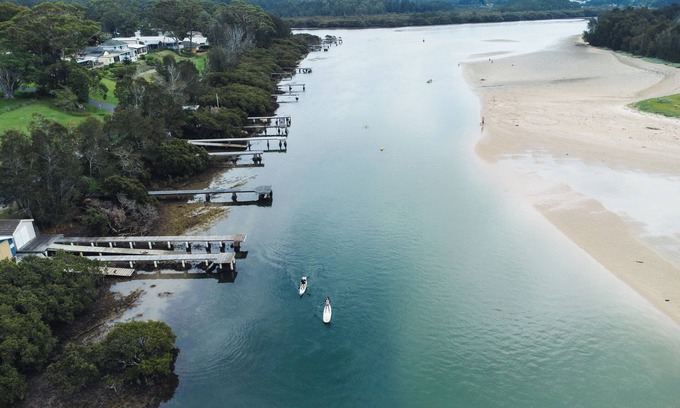 Mossy Point House | Waterfront @ Mossy - Own Private Slipway and Jetty; minutes to Beach