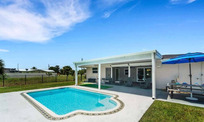 Port Charlotte House | Waterfront Oasis w/Pool & Putt
