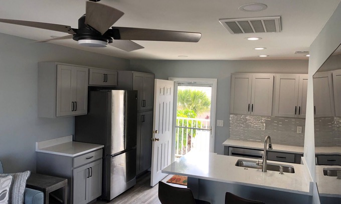 Venice Condo | Waterfront one BR condo in beautiful Venice Beach FL. Pool, beach and marina.n