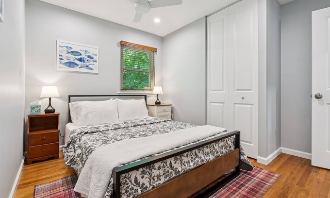 Pasadena House | Waterfront Poolside Escape