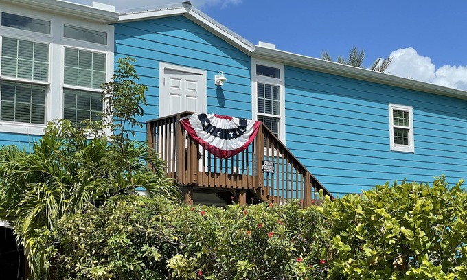 Cudjoe Key House | Waterfront Relaxation and Barefoot Sunsets