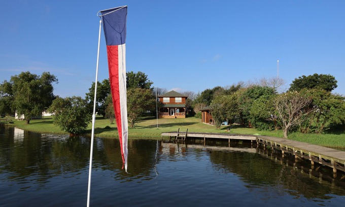 Cotton Gin Cabin | Waterfront Retreat, Lake Limestone