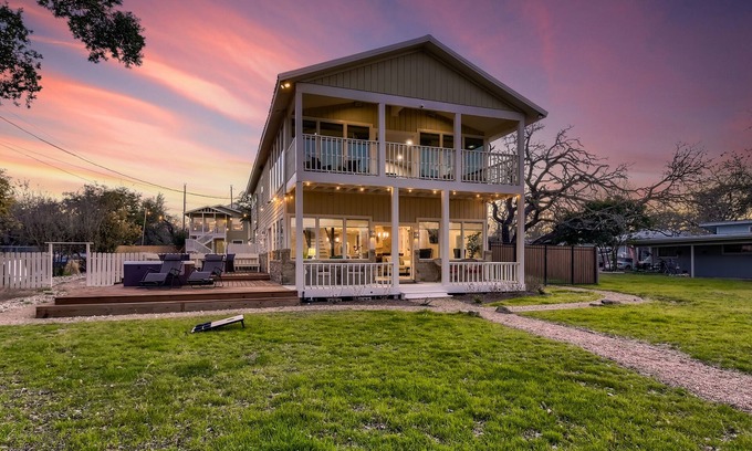 La Hacienda Estates House | Waterfront Retreat | Main House + Guest Spaces, Boat Ramp & Games Galore!