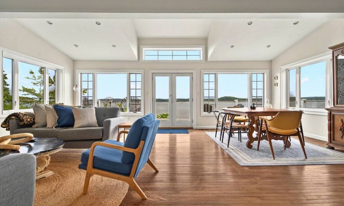 Malta House | Waterfront Saratoga Lake House