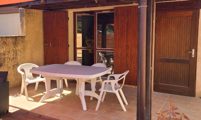 Carcans House | Waterfront Stay – Maubuisson | Cozy house, terrace, private parking, 100m from the lake