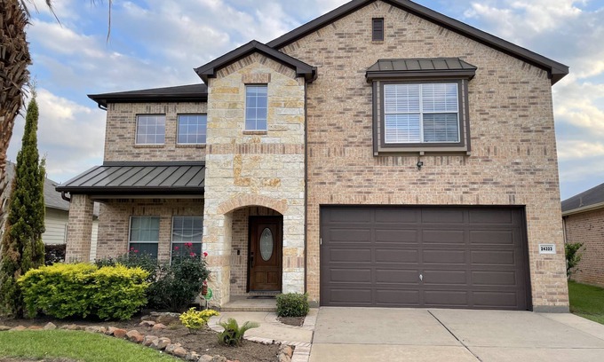 Katy House | WaterFront View 2Br 1.5Ba Home