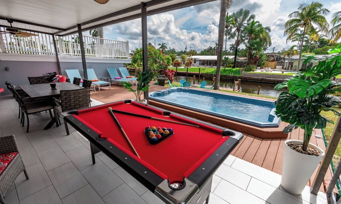 Lauderdale Isles House | Waterfront Villa/min 2 Beach/Hottub/Kayak/FirePit/Fishing