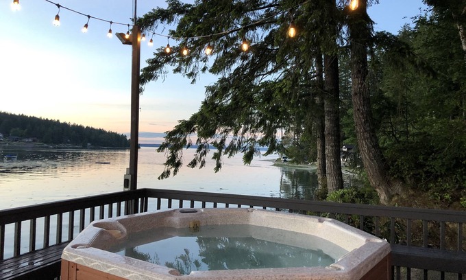 Home House | Waterfront with Hot Tub PNW Cabin
