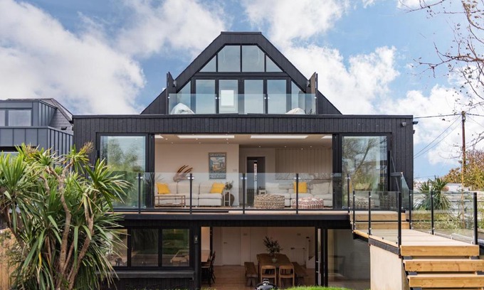 New Romney House | Waters Edge by Bloom Stays