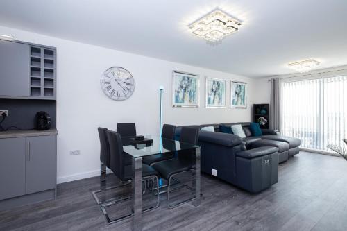 Clayton Apartment | Waters Edge