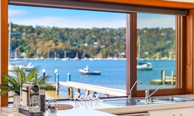 Scotland Island House | Waters Edge|Peaceful Scotland Island Retreat