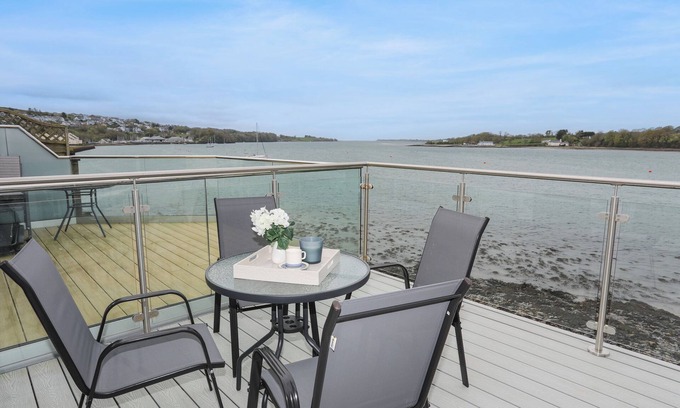 Y Felinheli House | WATERS EDGE (YMYL Y DWR), family friendly in Y Felinheli